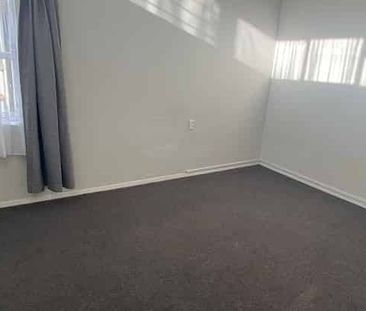 LOCATION IS EXCELLENT !! - Photo 3