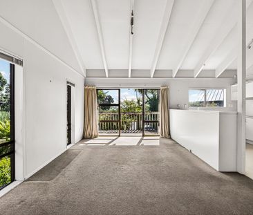 Spacious 3 Bedroom Family Home in Fantastic Location - Photo 2