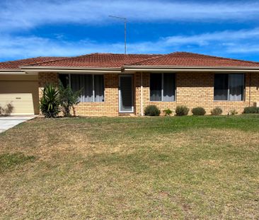 Neat & Comfortable Home in a Super Convenient Location! - Photo 5