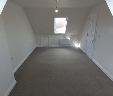 2 bed Apartment - To Let - Photo 6