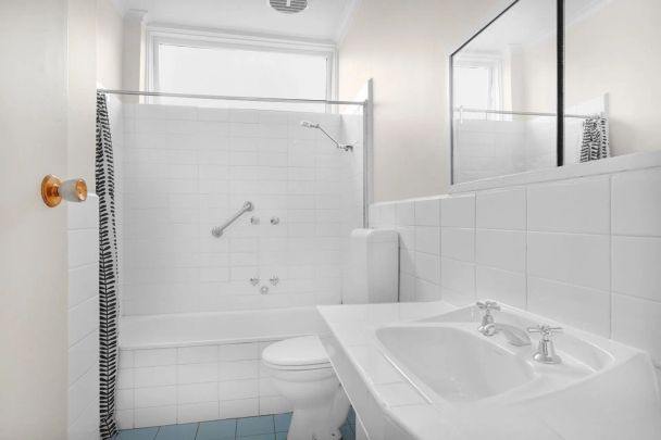 Boutique Park-Side Living in Prestigious St Kilda Hill - Photo 1