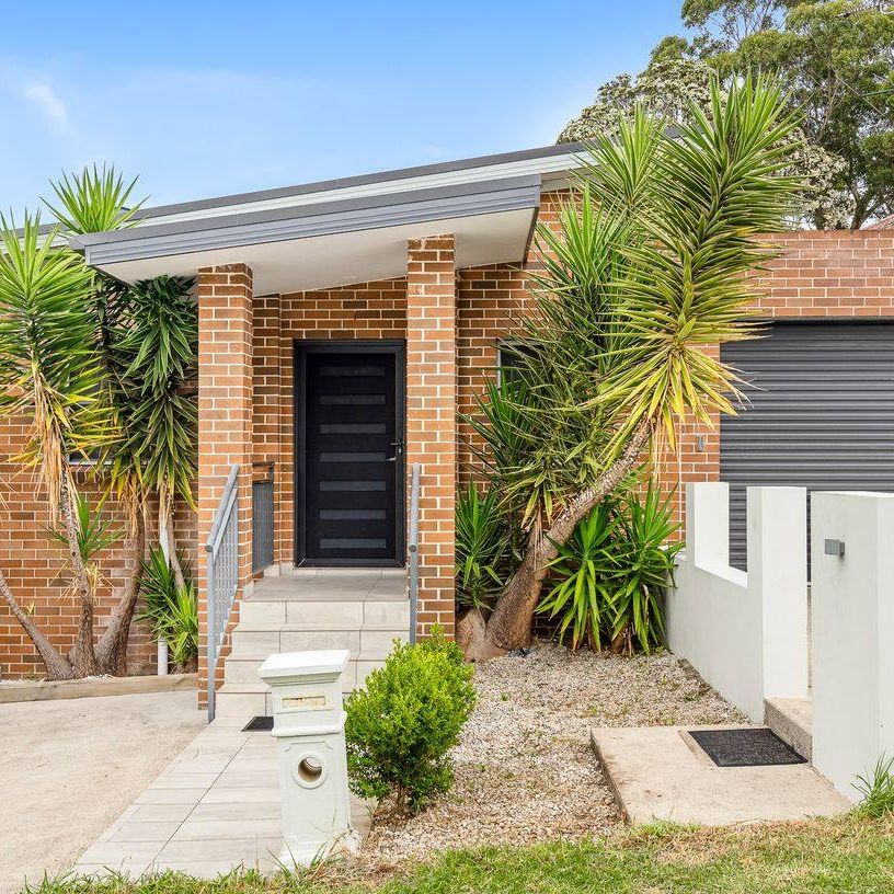 Spacious and Modern Three Bedroom Home - Photo 1