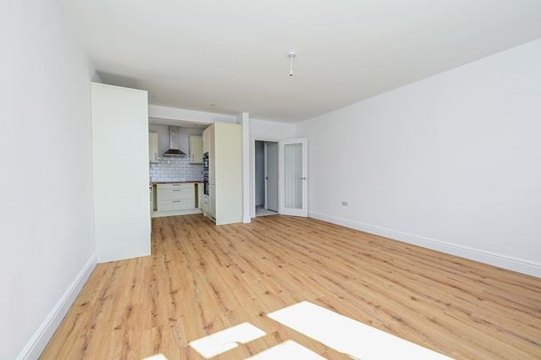 3 bedroom apartment to rent - Photo 1