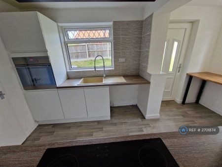 3 bedroom semi-detached house to rent - Photo 5