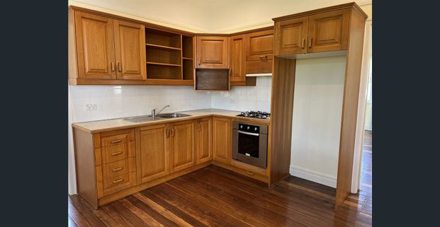 Large 3 Bedroom House in Premium Location - Photo 1