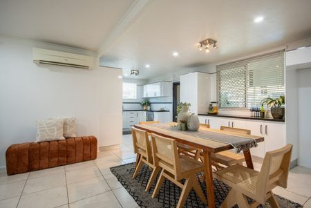 STUNNING FAMILY HOME IN KIRWAN + HUGE ENTERTAINMENT AREA - Photo 3