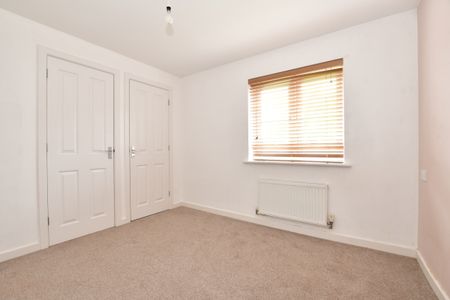 3 bedroom semi-detached house to rent - Photo 5