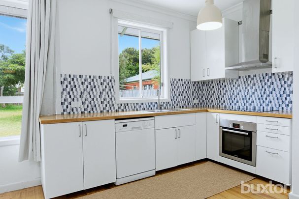 Sun-Filled 3 Bedroom Family Living in a Parkside Cul-de-Sac - Photo 1