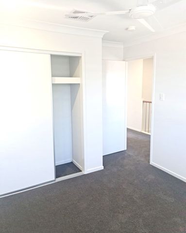 AVAILABLE 16/01/26 - 3 BEDROOM 2 BATH TOWNHOUSE WITH DUCTED AIR - Photo 5