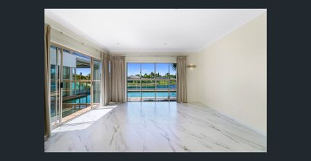 Huge Waterfront Family Home - Broadbeach Waters - Photo 5