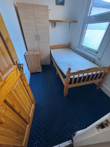 4 Bed Terraced House, Adelaide Road, E10 - Photo 5