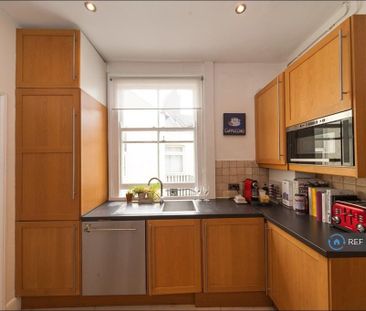 1 bedroom in a flat share to rent - Photo 2
