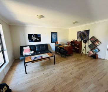 SPACIOUS THREE BEDRROOM HOME WITH LOADS OF EXTRAS - Photo 6