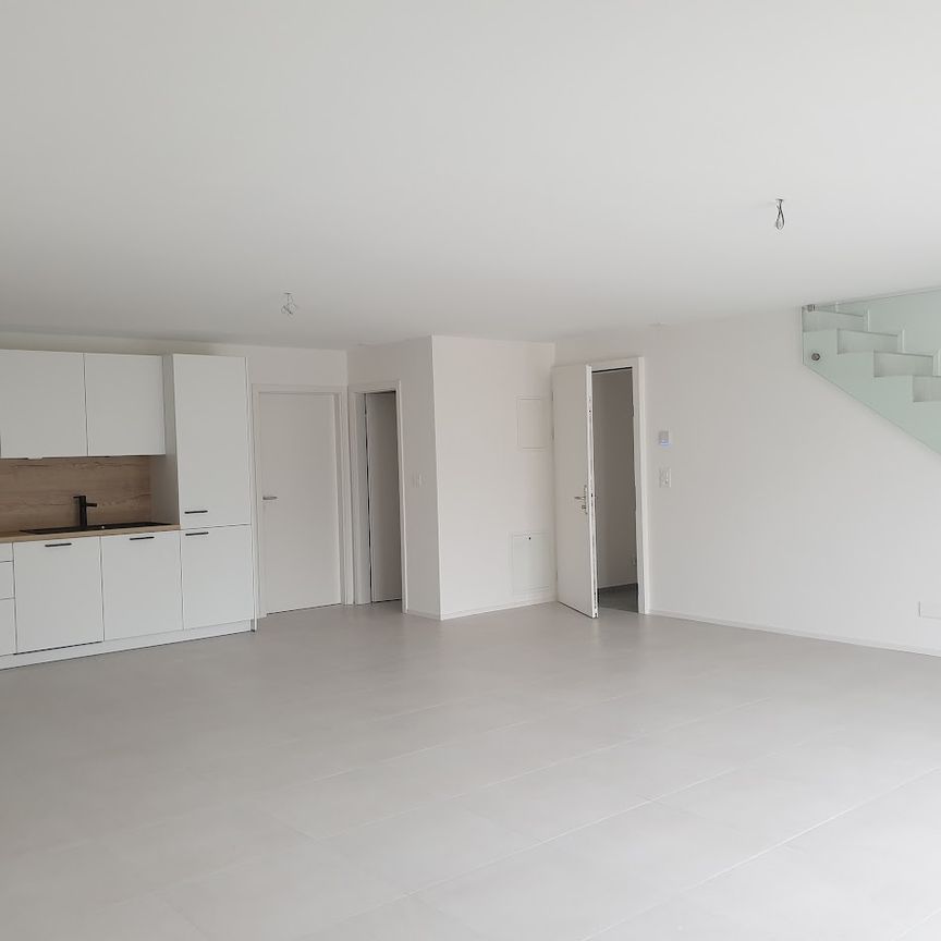 Superbe appartement de 4,5 pièces en duplex au 1er étage avec grand balcon situé au centre du village dans un quartier calme - Photo 1