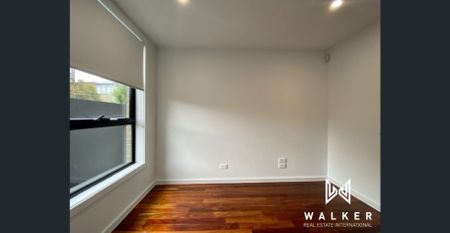 Modern Living Townhouse! - Photo 4