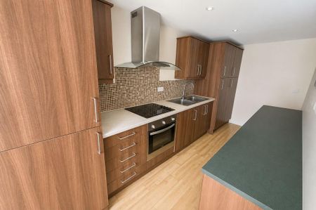2 bedroom ground floor flat to rent - Photo 4