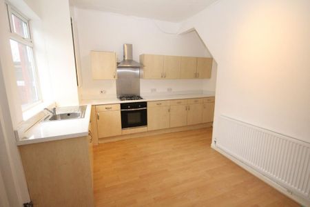 2 bedroom end of terrace house to rent - Photo 2