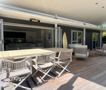 Beach Cottage in Narrow Neck - Photo 2