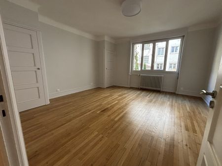 Location Appartement 4 pièces 117m² LYON 7ème - Photo 3
