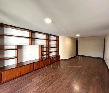 Estoril. Moradia T3+1, sem móveis. Condomínio privado com piscina. - Photo 1