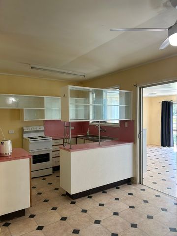 Charming Home in South Toowoomba – a Stone's Throw Away to the Golf Course. - Photo 3