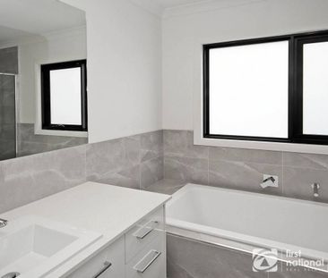 Modern Family Home - Photo 4