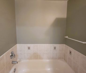 For Lease - 116 Oceanpearl Crescent, Whitby, Ontario - Photo 6