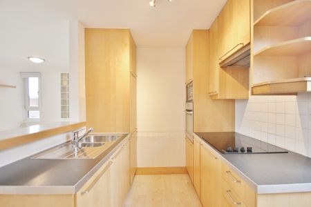 Lily Close, St Paul's Court, Hammersmith, London, W14 - Photo 4
