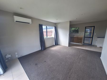 Two weeks rent free - Three Bedroom Home - Photo 4