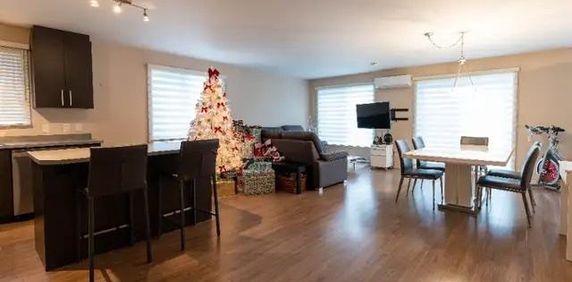 5 1/2, ascenseur privé, disponible juin/juillet, luxueux, paisible, sécuritaire - Photo 2