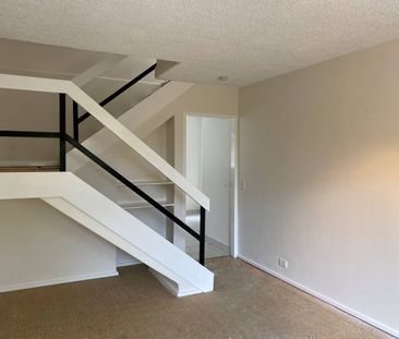 THREE BEDROOM | MINUTES TO BEACH | GREAT LOCATION - Photo 6