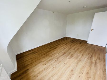 Gemütliche 3-Zimmer- Dachgeschoss-Wohnung - in der Innenstadt! - Photo 2