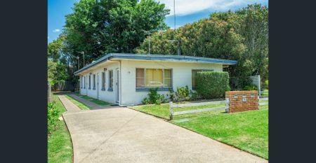 Easy Living in Prime Newtown Position! - Photo 5