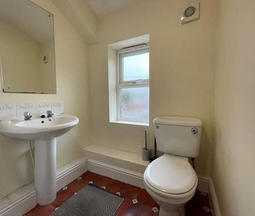 1 bedroom in a flat share to rent - Photo 3