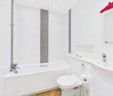 Raylands Mead, Gerrards Cross, Buckinghamshire,SL9 - Photo 4