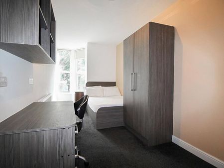 3 bedroom apartment to rent - Photo 2