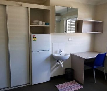 Large Single Room | Rent incs Electricity, WiFi & Water | Bus Stop ... - Photo 1