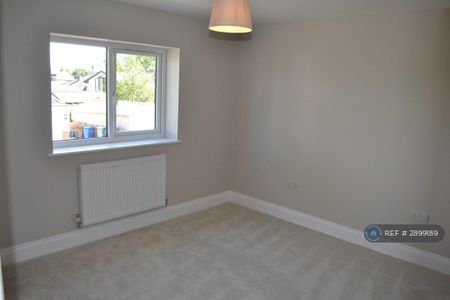 4 bedroom detached house to rent - Photo 3