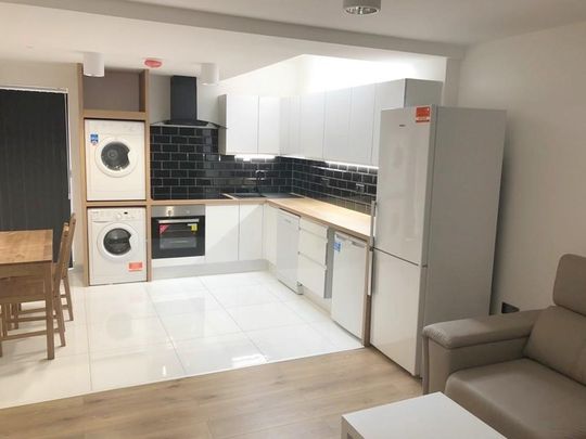 5 bedroom terraced house to rent - Photo 1