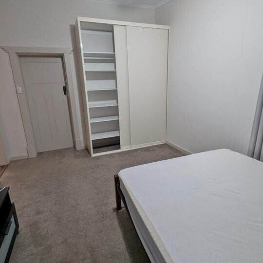 Elizabeth Grove - Photo 1