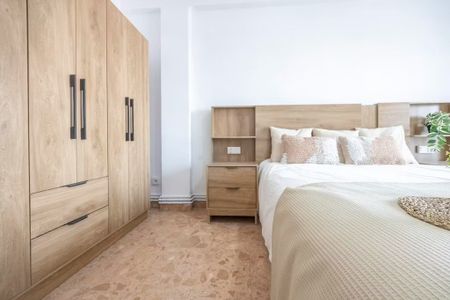 Plaça dHondures, Valencia, Valencian Community 46022 - Photo 3