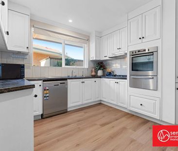 Spacious 7-Bedroom Family Home with Undercover Pool in Beautiful Se... - Photo 6