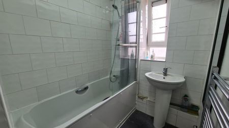 5 bedroom flat to rent - Photo 2