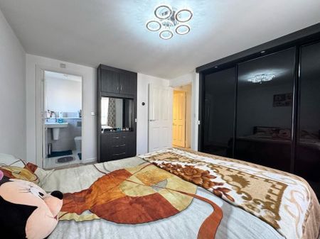 4 bedroom semi-detached house to rent - Photo 4