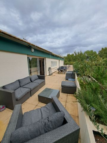Appartement Villeneuve Les Avignon 4 pièce(s) 113.77 m2 - Bien d'Exception - Meublé, - Photo 4