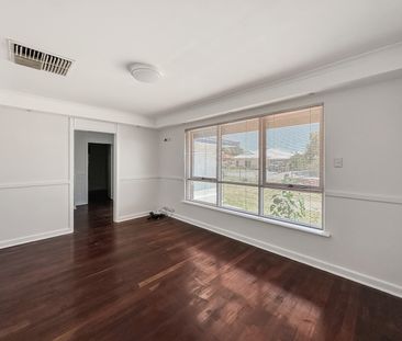 Spacious 3-Bedroom Home in Prime Kelmscott Location! - Photo 2