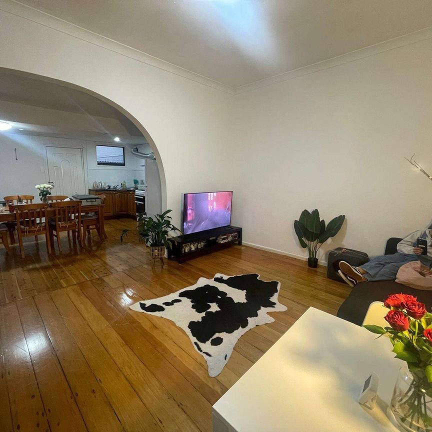 Beaconsfield - Photo 1