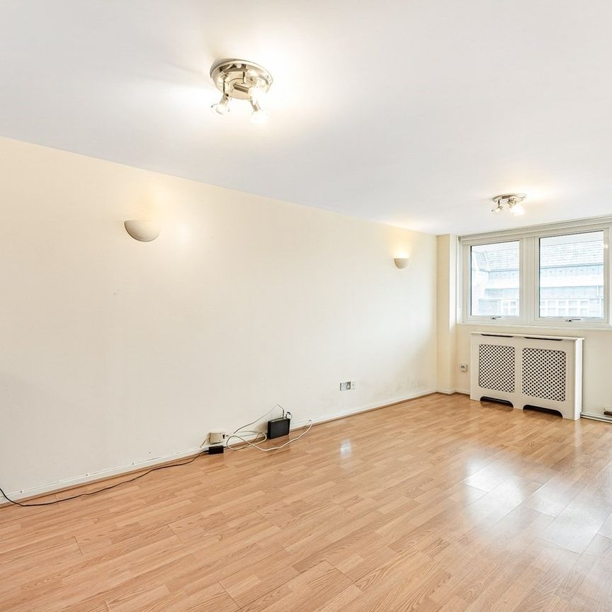 1 Bed Flat, Vesage Court, EC1N - Photo 1