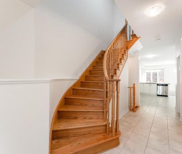 For Lease - 84 Fortis Crescent, Bradford West Gwillimbury, Ontario - Photo 5