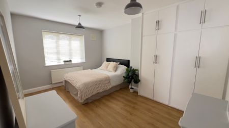 6 Bed Student Accommodation - Photo 2